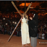 VIA SACRA EMOCIONA CINCO MIL PESSOAS COM ESPETÁCULO DE FÉ