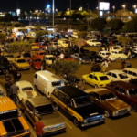 Encontro reúne admiradores e colecionadores de carros antigos