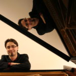 Sextas Musicais com pianista suíço Raphael Sudan