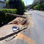 POSTE ABALROADO NO LAGO SUL