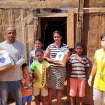 Famílias da Cidade Estrutural em Brasília recebem doação da LBV