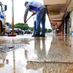 GDF Presente lava calçadas para reabertura de atividades na Asa Sul