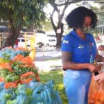 Famílias carentes recebem cestas verdes no Riacho Fundo I