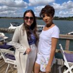 Atriz Dai Schmidt e Jornalista Erika Blayney, da TV Record, brilham na passarela da Bella Candanga durante o evento Festa Pesqueiro Dalu Yacht Show