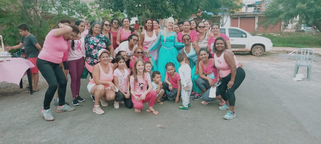 Aulão Outubro Rosa do Projeto Zumba na Praça levanta autoestima das mulheres em São Sebastião