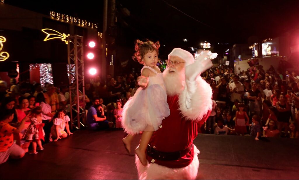 Chegada do Papai Noel na rua 48 em São Sebastião promete encantar a todos