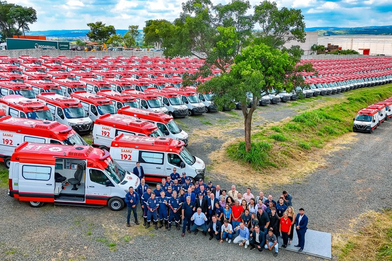 Lula ao entregar 789 ambulâncias do Samu: orgulho de contribuir para salvar vidas Lula ao entregar 789 ambulâncias do Samu: orgulho de contribuir para salvar vidas