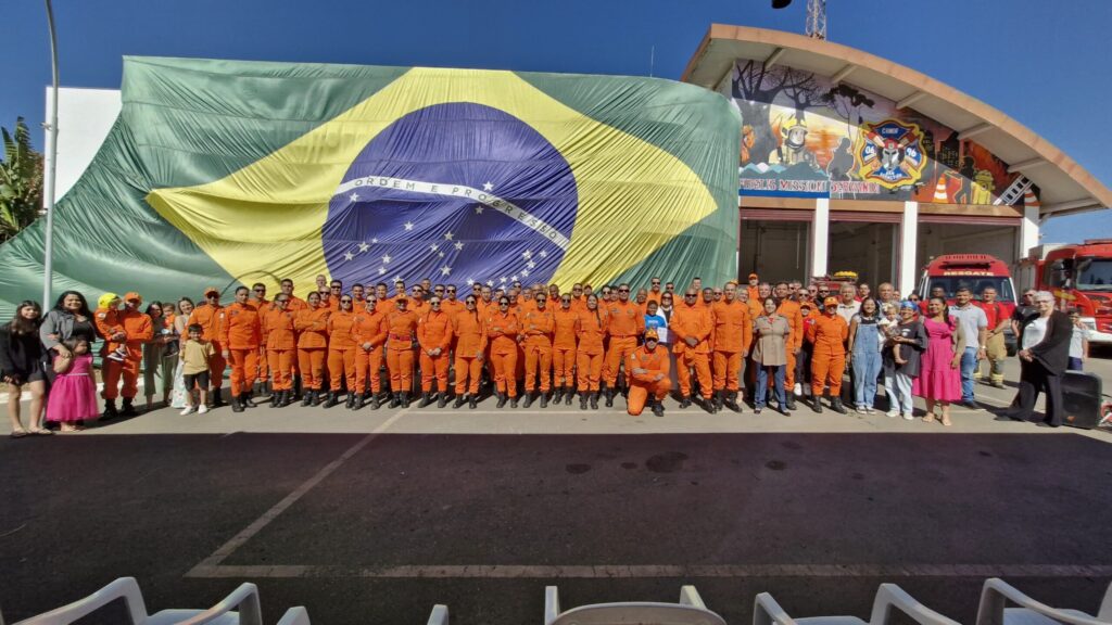 Comunidade e Bombeiros celebram 29 anos do 17º GBM com arte, homenagens e união