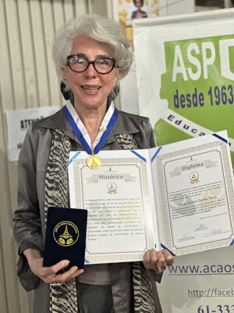 Natanry Osório recebe Medalha Mérito Líder Comunitário e é homenageada pelas crianças da Ação Social do Planalto
