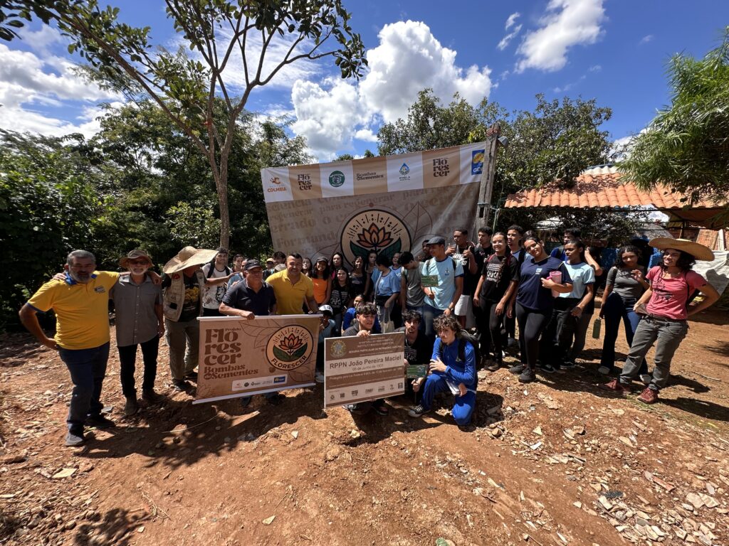 Projeto Florescer promove educação ambiental e reflorestamento com alunos do Chicão em São Sebastião Projeto Florescer promove educação ambiental e reflorestamento com alunos do Chicão em São Sebastião