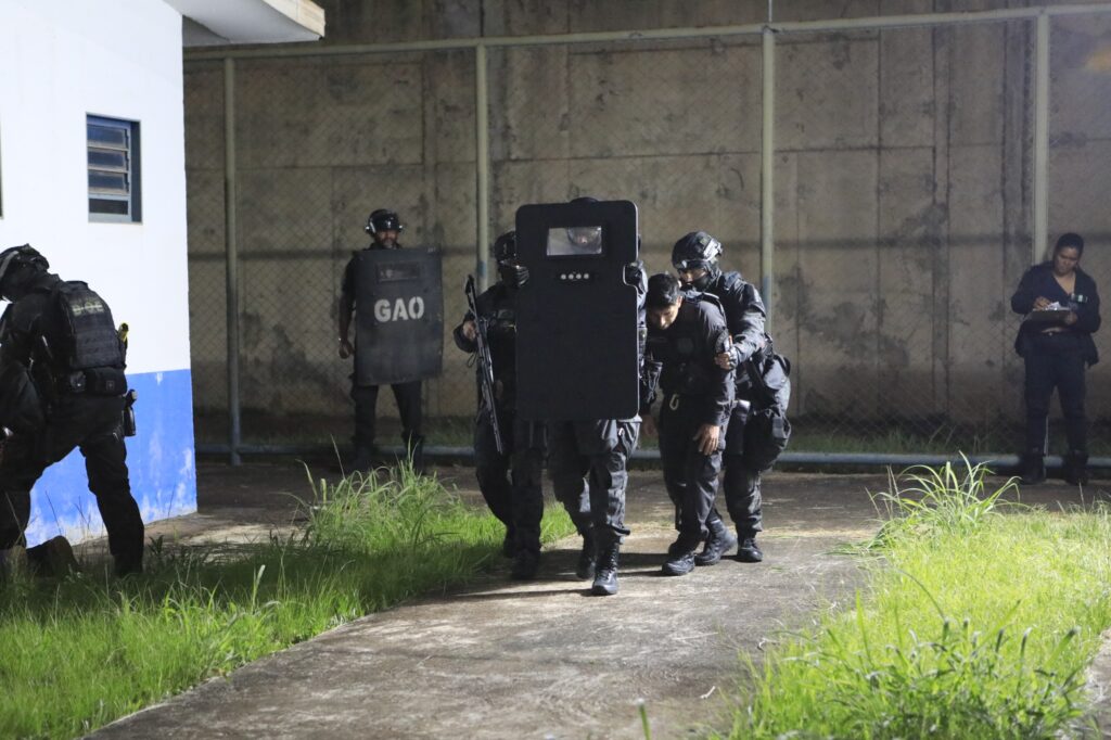 Operação Dragão mobiliza forças de segurança em exercício simulado na região da Papuda Operação Dragão mobiliza forças de segurança em exercício simulado na região da Papuda