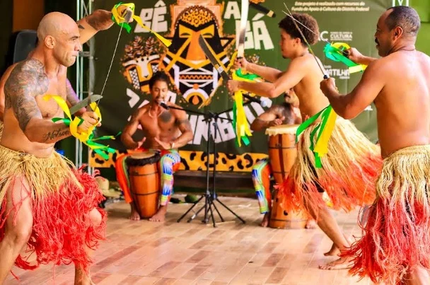 O Bê a Bá do Berimbau leva tradição afro-indígena e capoeira a escolas públicas do DF